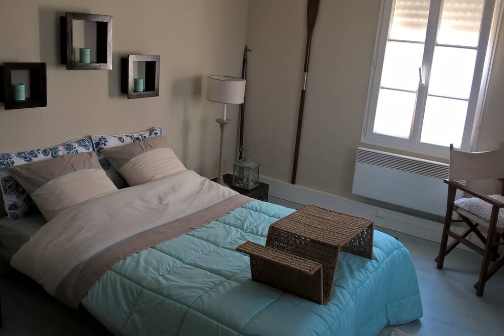 cette chambre offre 16 m² dédié à la détente, au repos.