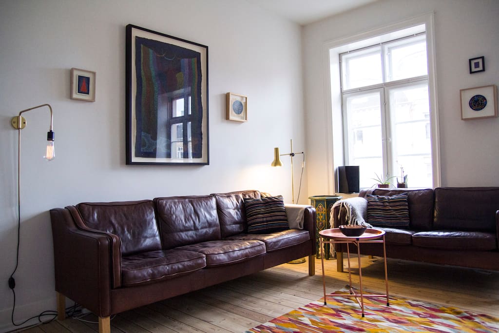 Classic 60s Danish design sofas. The perfect place to dive into that holiday read (feel free to read one of our books while staying at the flat).