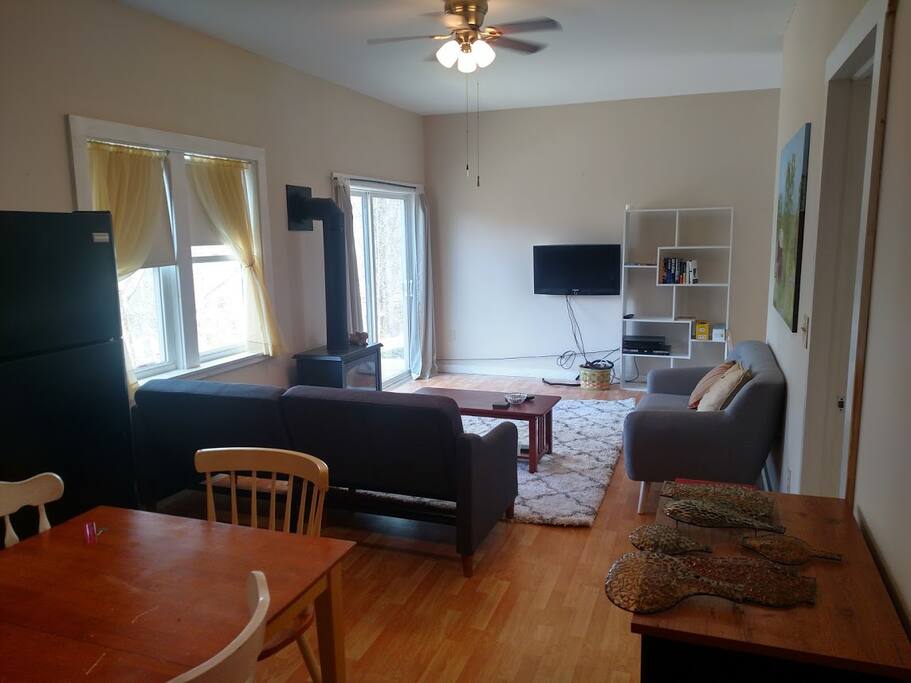 Living room w/ fireplace