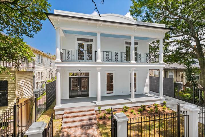 Modern New Orleans Style Home gallery image 2