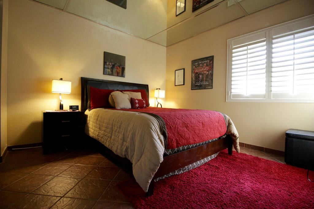 Second bedroom with fully-mirrored ceiling.