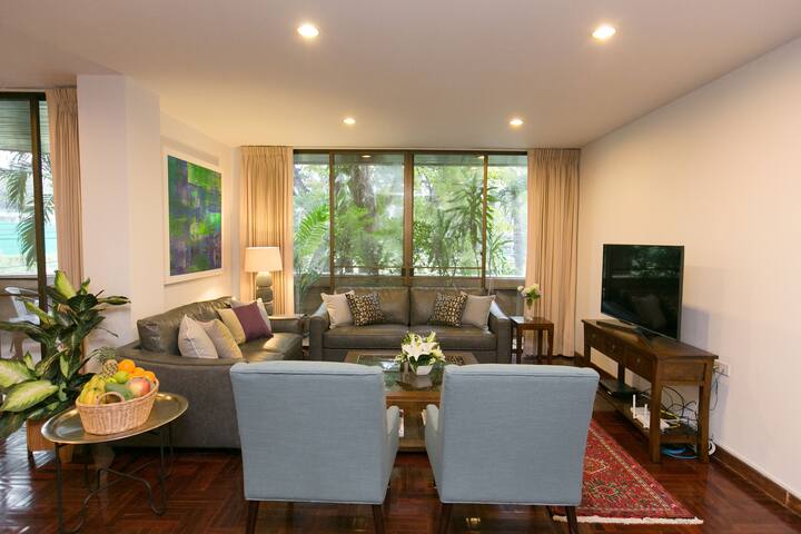 Charming 6 Bedrooms House Central Bangkok gallery image 3