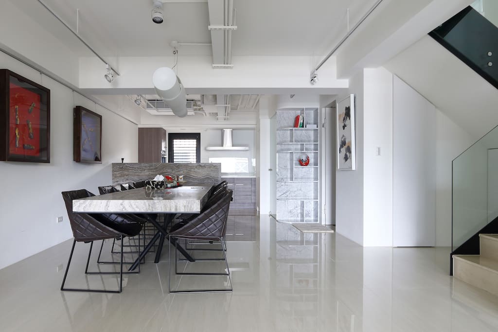 Lower Floor Dinning Room 10 seats
樓下餐廳10人座大理石餐桌
