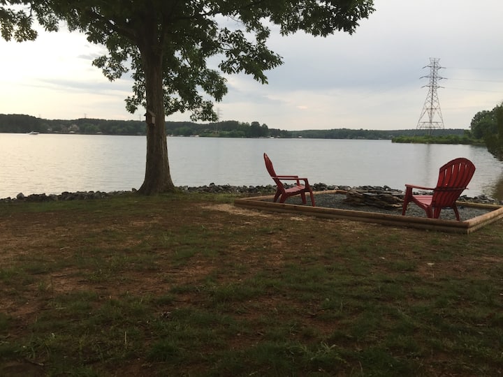 Lakefront Charming Cozy Cabin with Deep Water Dock Cabins for Rent in