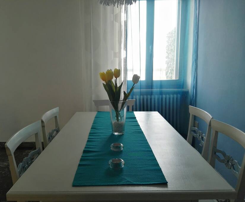 Salone con terrazzo vista mare