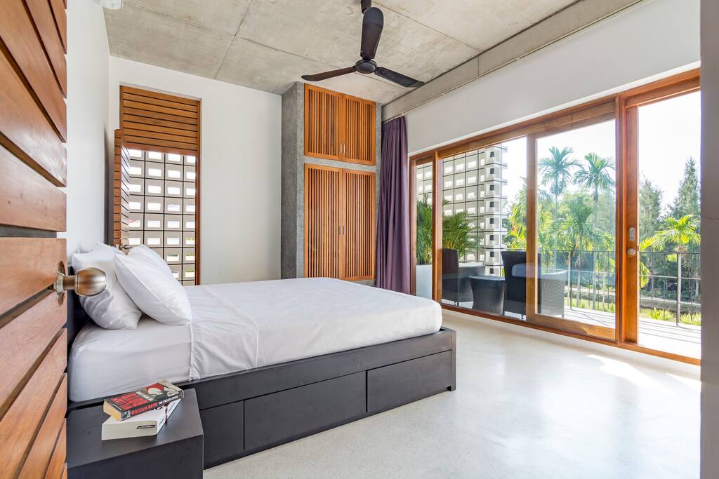 Master bed room 1. King size bed, private balcony with lounge chairs, overlooking the pool and the lush green garden - a piece of quiet paradise