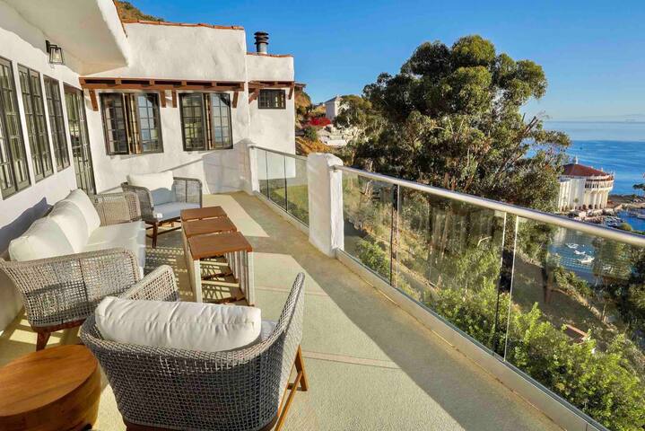 Penthouse Atop of Avalon with Panoramic View gallery image 3