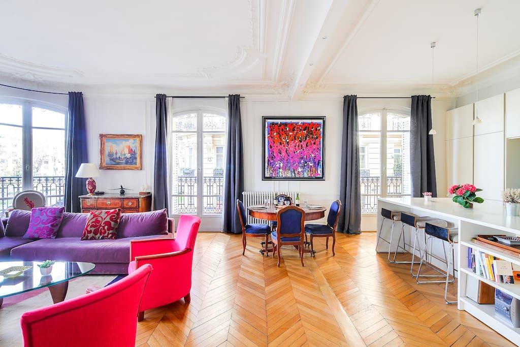 Amazing and Bright Living Room