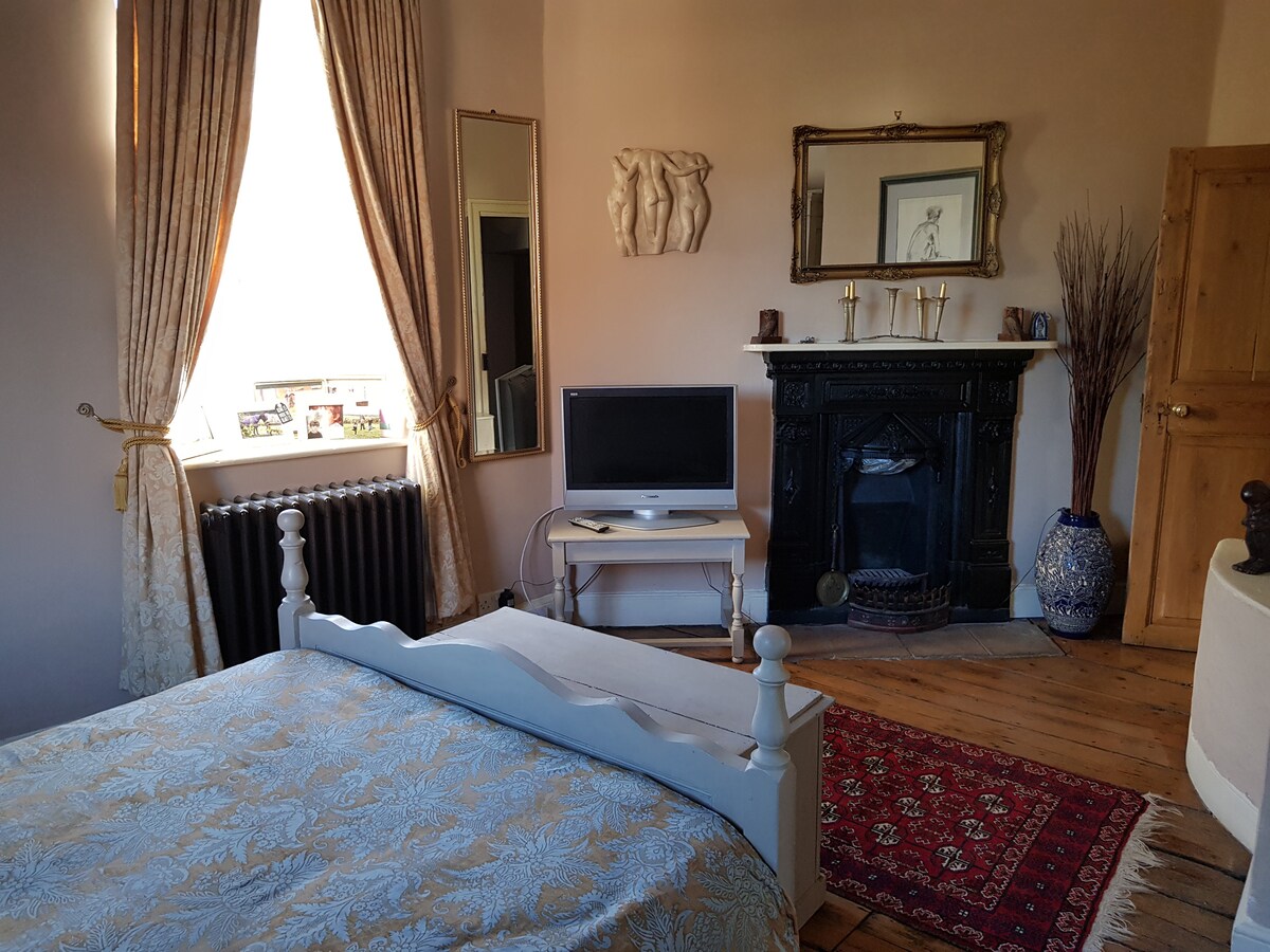 Изглед към спалнята 2