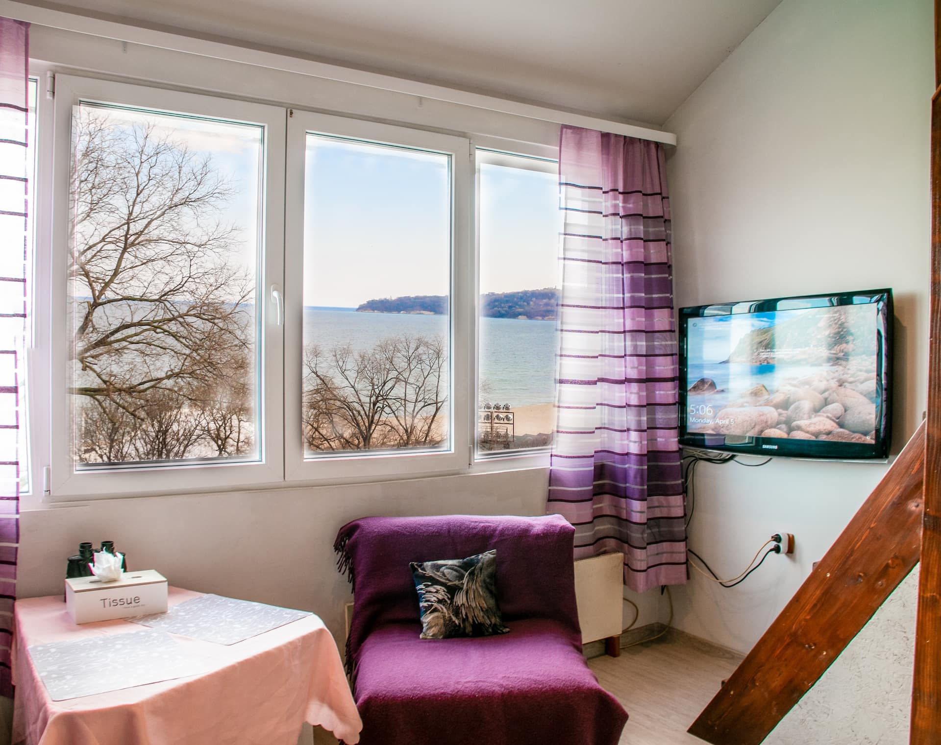 The Bay View - The Loft + option paid parking spot