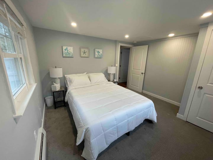 Mermaid room - queen bed.