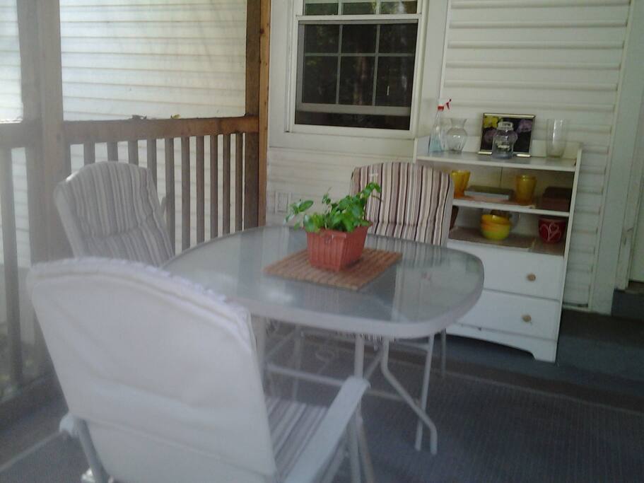 Screened in porch