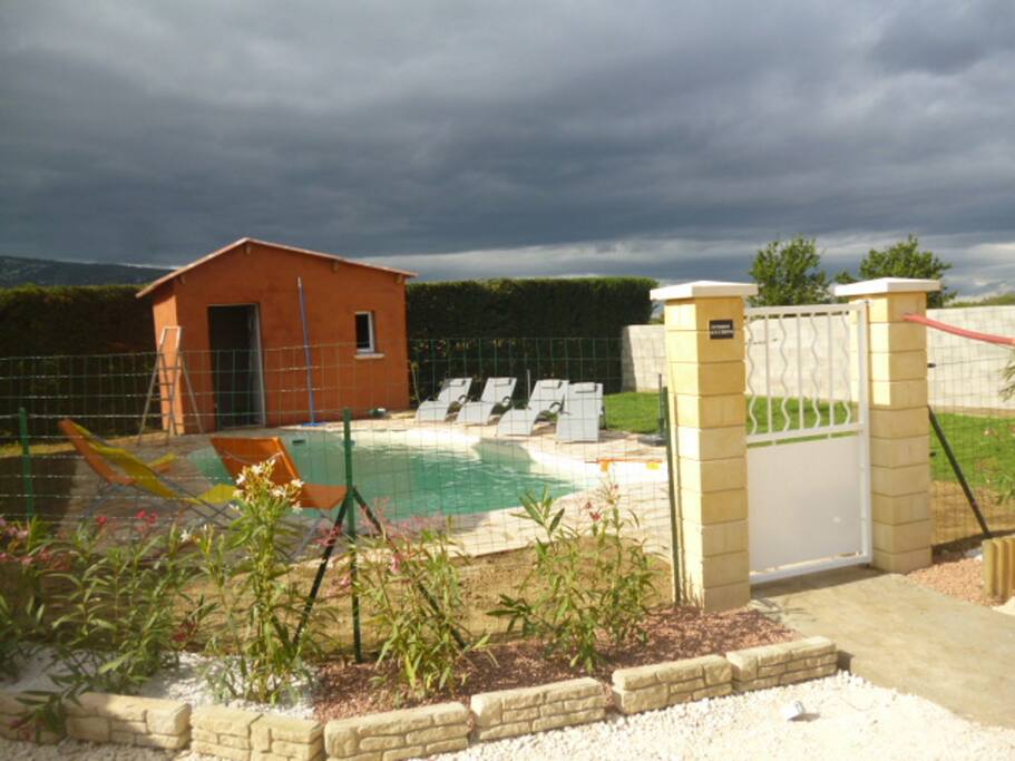 piscine pour les deux gîtes