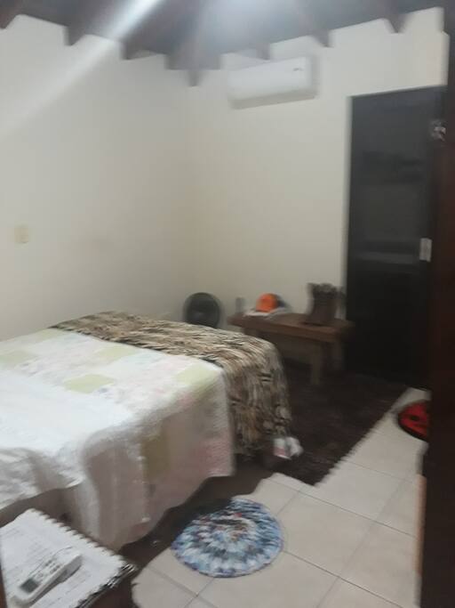 Quarto visto pela porta de entrada