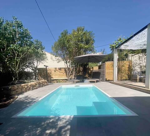 House with heated pool 15 minutes from the beach