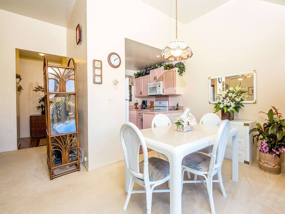 kaha-lani-1br-ocean-view-205-living-room-03.jpg