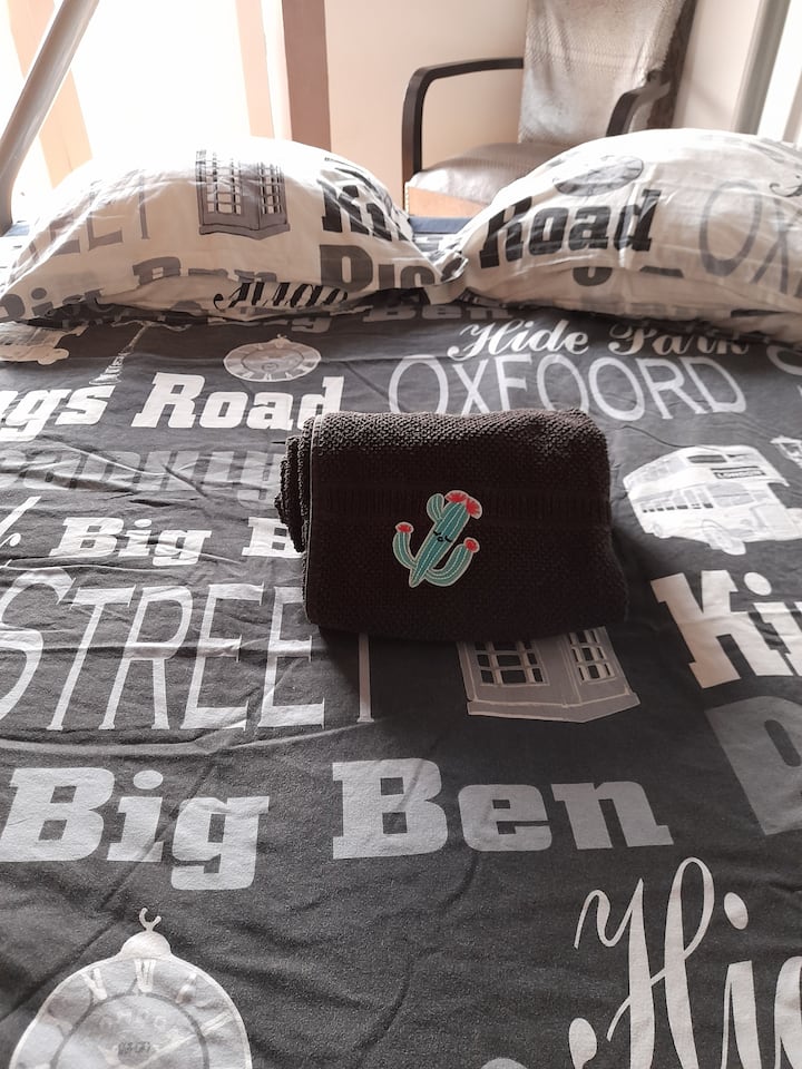 Chumba cha kijivu watu 4 