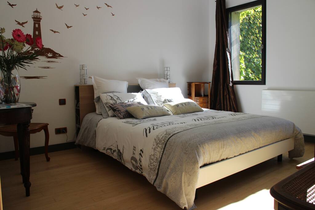 Chambre donnant sur le patio