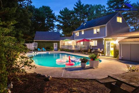 A Lux Family Villa 6min to Gillette *Pool&Hot-Tub*
