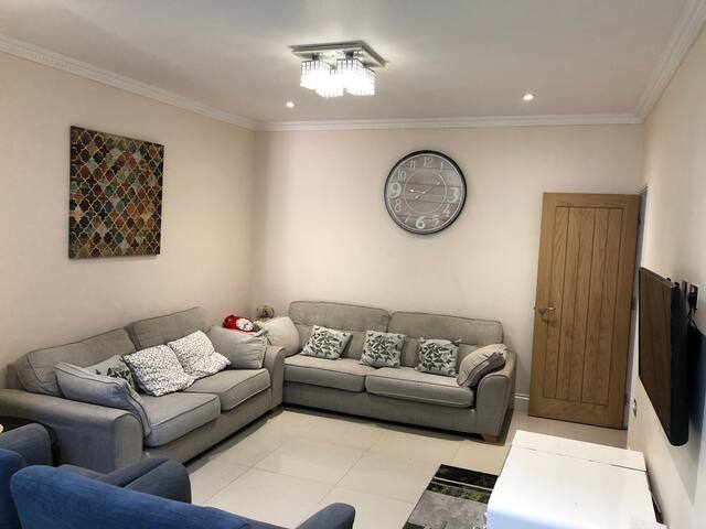 Luxury modern house in heart of London gallery image 2