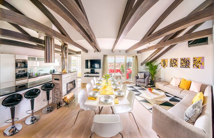 4BR+2BATH 5★PRESIDENTS by Prague Castle,V!EWS, A/C gallery image 2