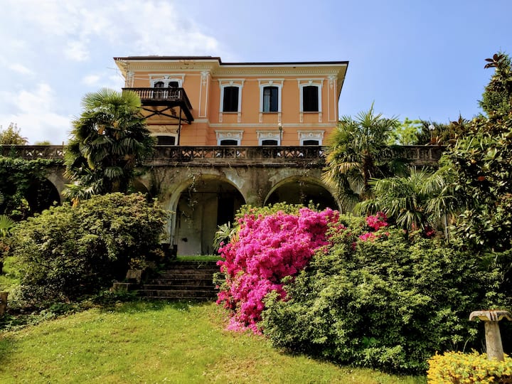 Rustic apartment in vintage villa Apartments for Rent in Stresa