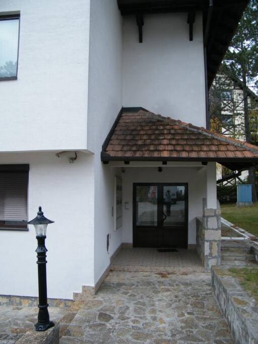 Entrance / Ulaz
