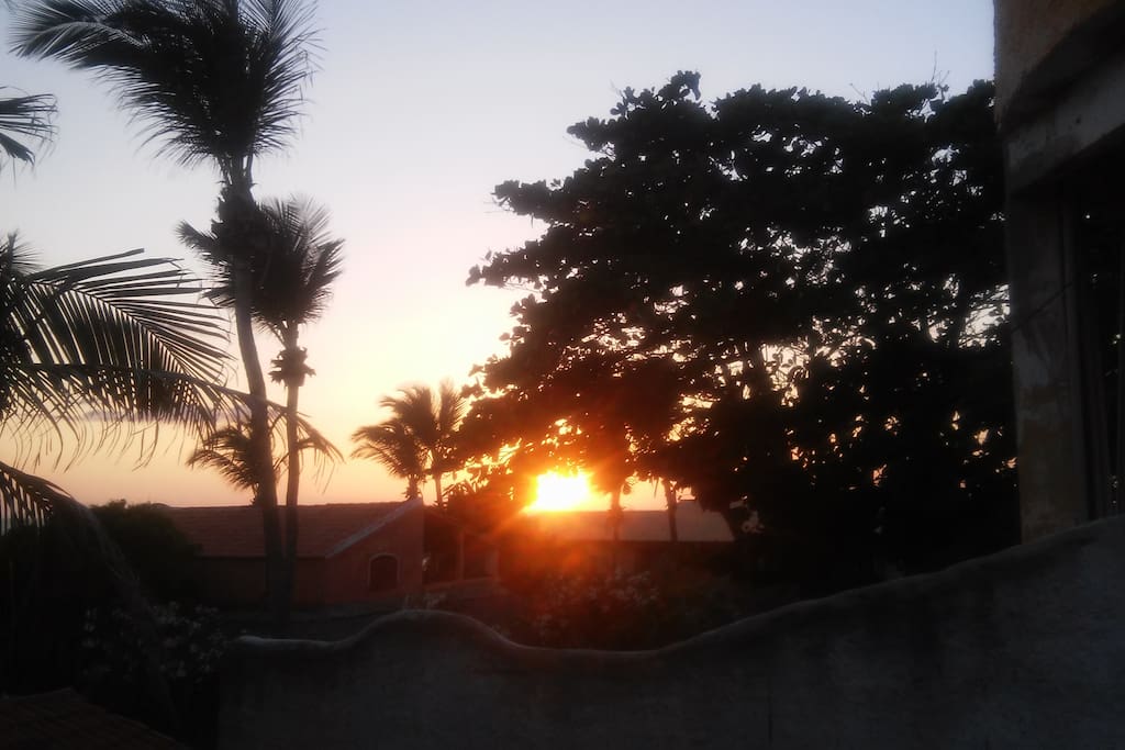 Nascer do sol visto da varanda.