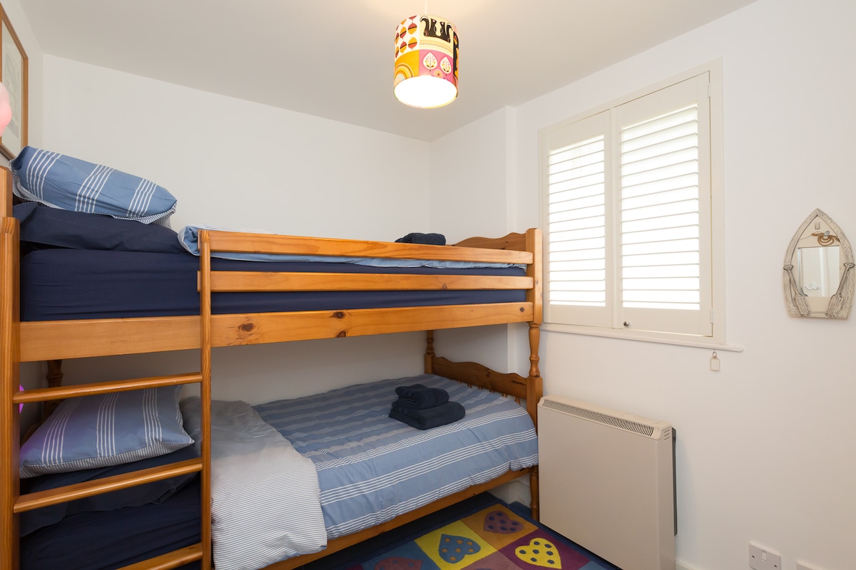 Útulná poschodová izba pre deti