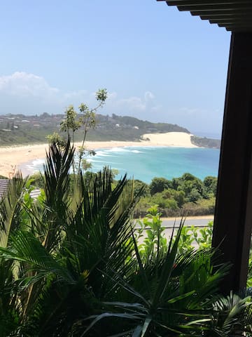 Quiet studio, walk to beach. Free WiFi and parking