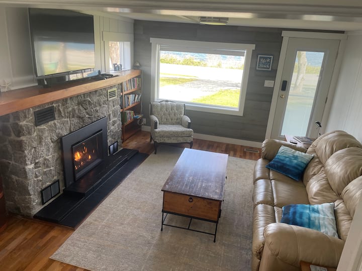 Oceanside Cottage - Vancouver Island
