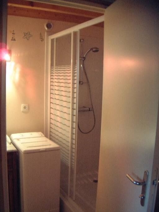 Salle de bain grande douche
