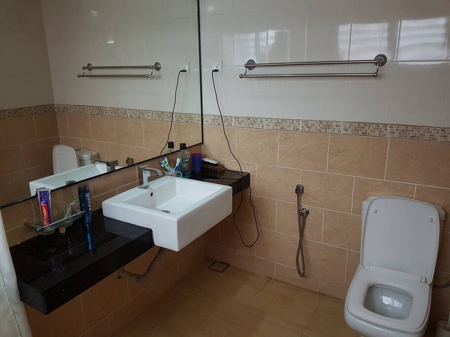 Bathroom 1 attached to master bedroom