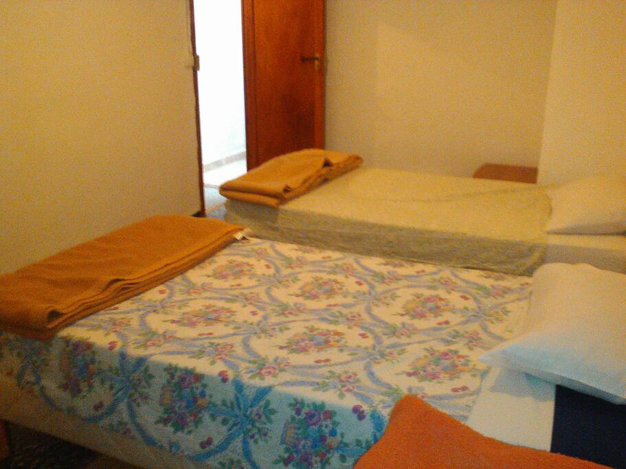 Chambre de 3 lits (vue 2)