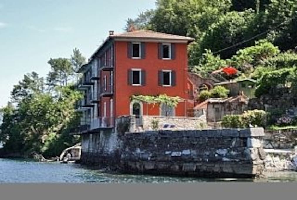 Lakeside living...dive in!