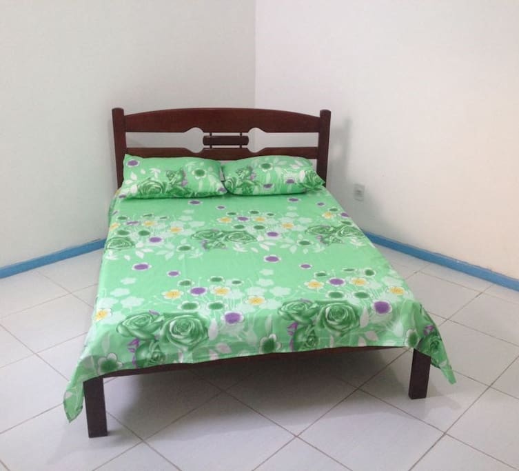 Quarto com cama de casal