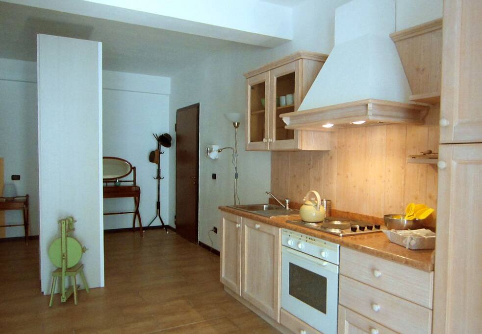 INGRESSO E AREA CUCINA