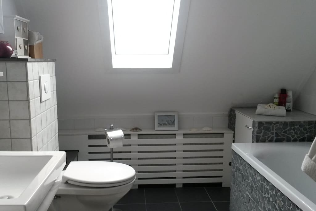 De badkamer boven
