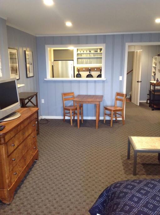 View toward kitchen table and pass-through to kitchen