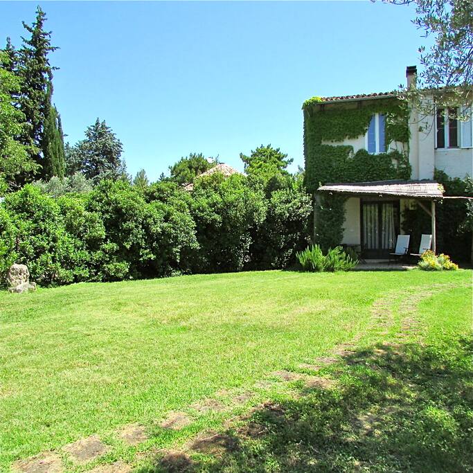 front garden (Silos apartment)