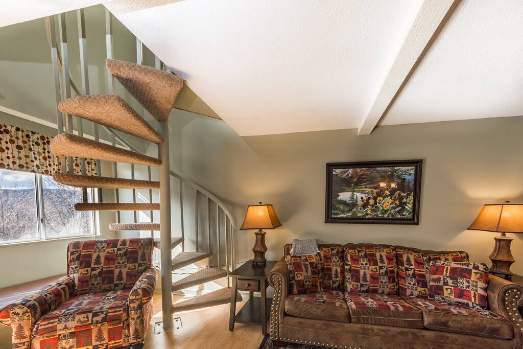 Living room/Sitting area/Stairs to the 2nd floor