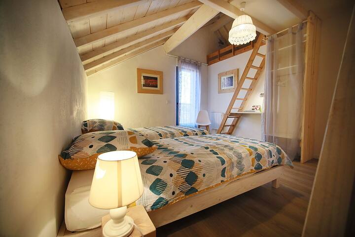 غرفة النوم البيضاء