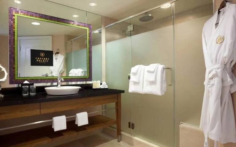 Caesars Palace 2 bed Suite gallery image 5