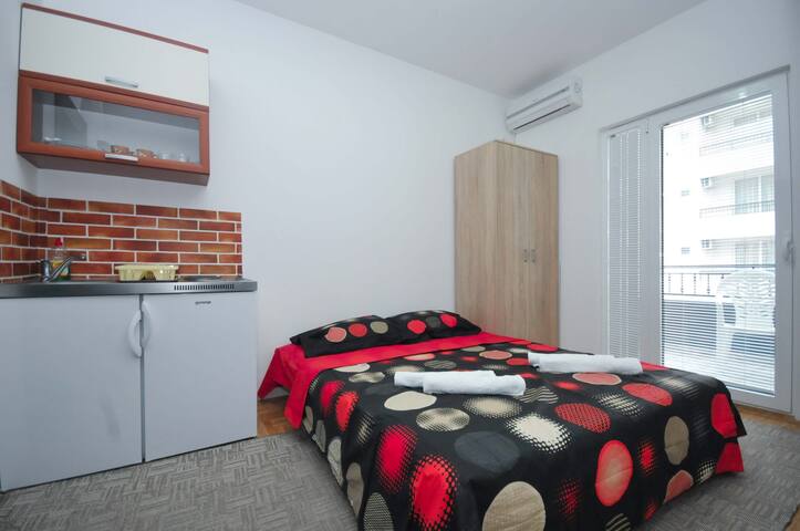 DELUX STUDIO , BUDVA CENTER!