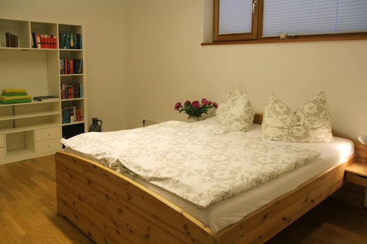 Dhomë gjumi në bodrum