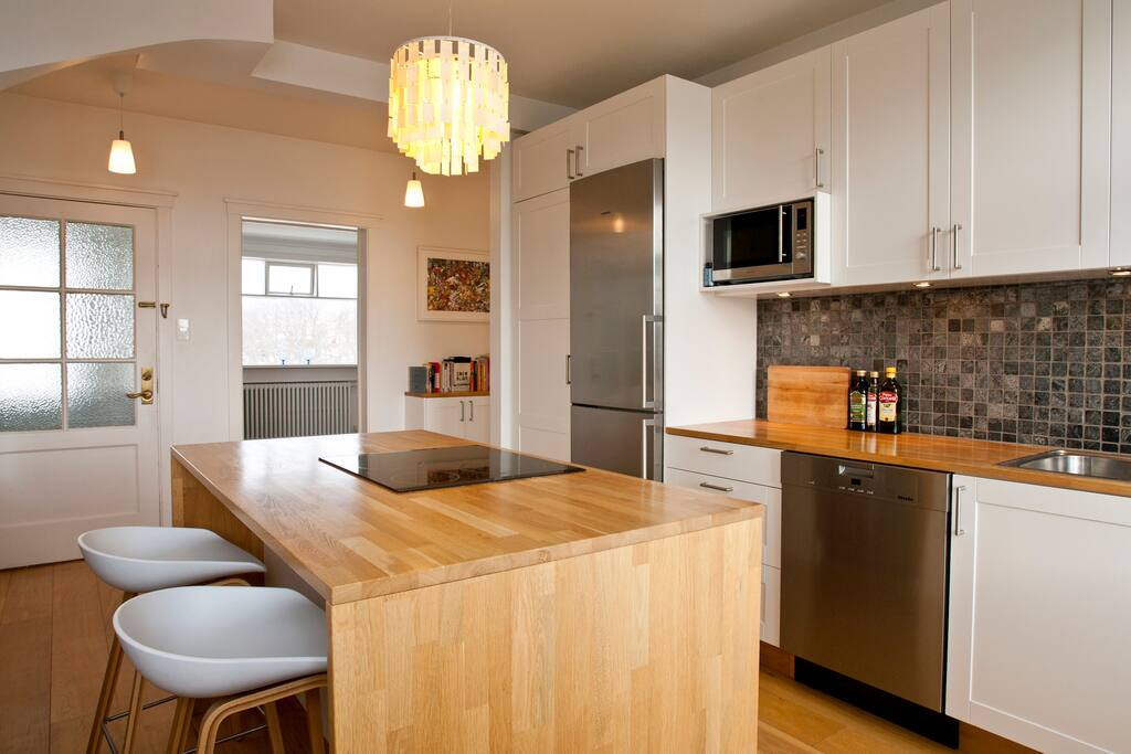 The kitchen from another angle.
