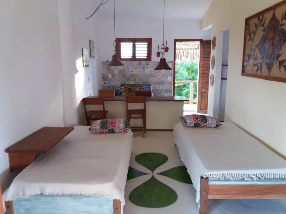 Sala com cozinha americana. Living and kitchen.