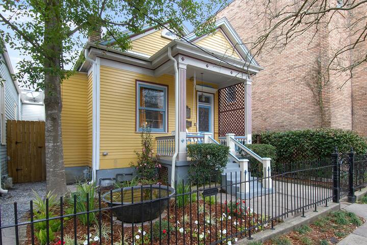 Uptown Historic Compound | Private Pool & Hot Tub gallery image 3