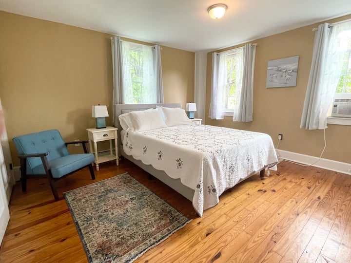 Спална соба која се наоѓа на првиот кат