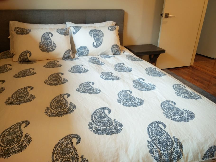 cozy queen bedroom